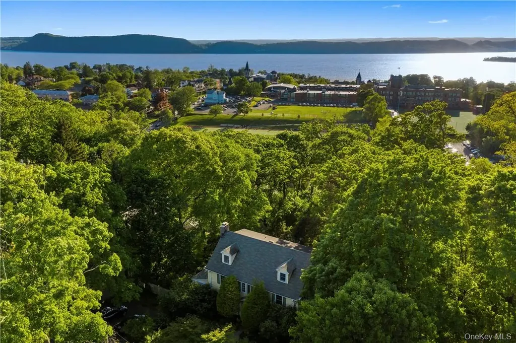2 Oak Hill Terrace Ossining NY 10562