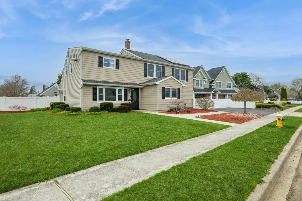 60 Anvil Lane Levittown NY 11756