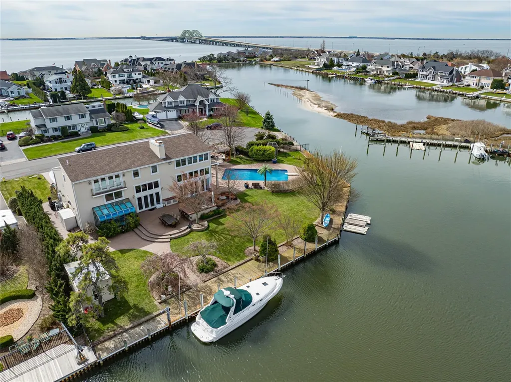 23 Sexton Drive West Islip NY 11795
