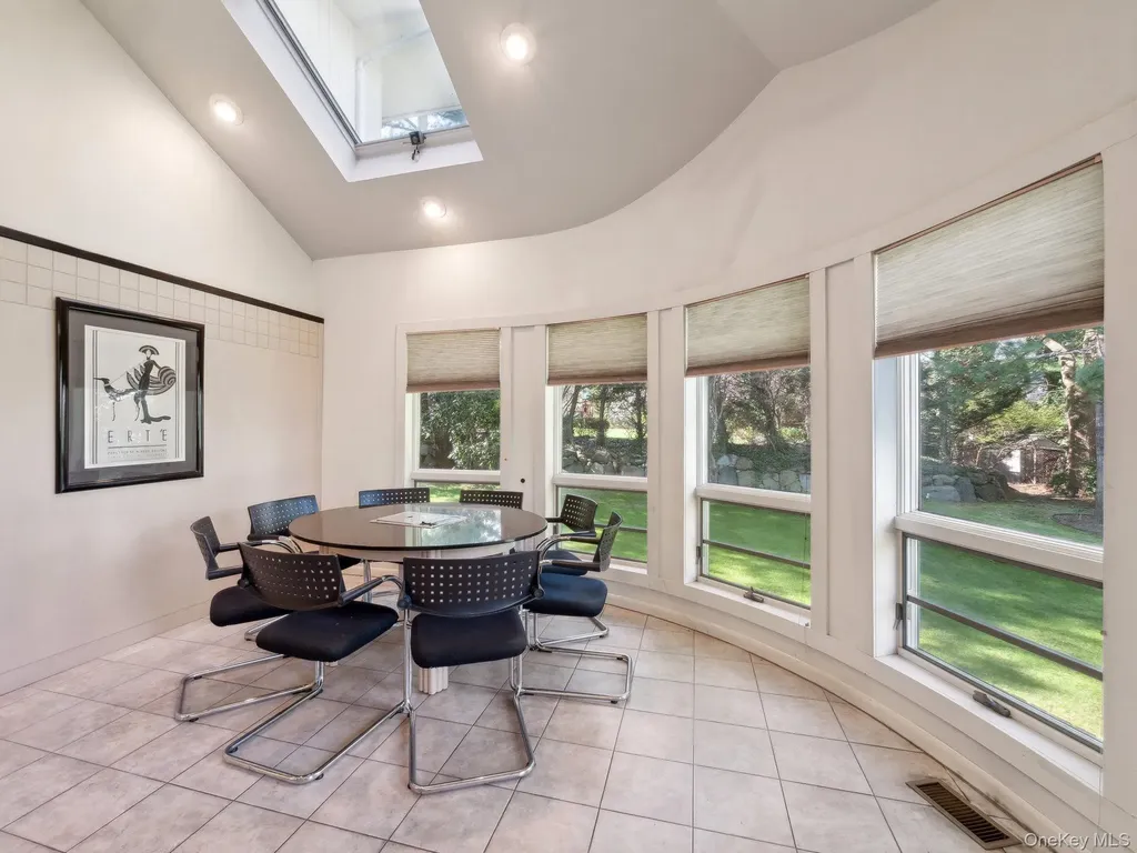 110A Windsor Gate Great Neck NY 11020