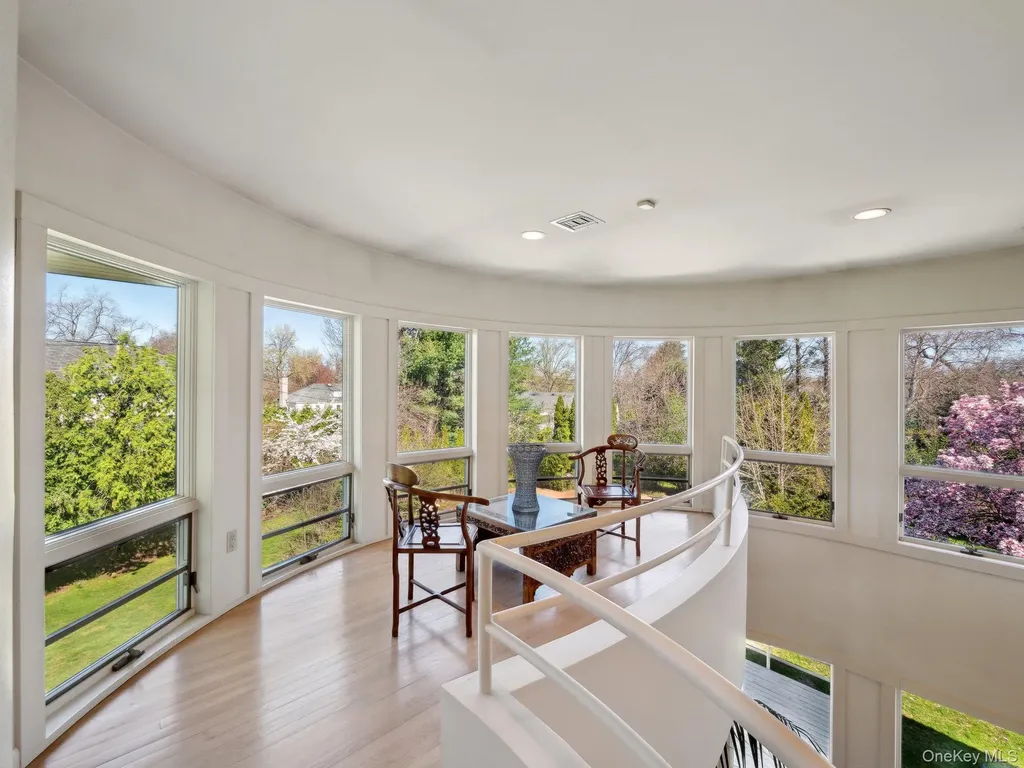 110A Windsor Gate Great Neck NY 11020