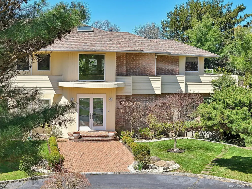 110A Windsor Gate Great Neck NY 11020