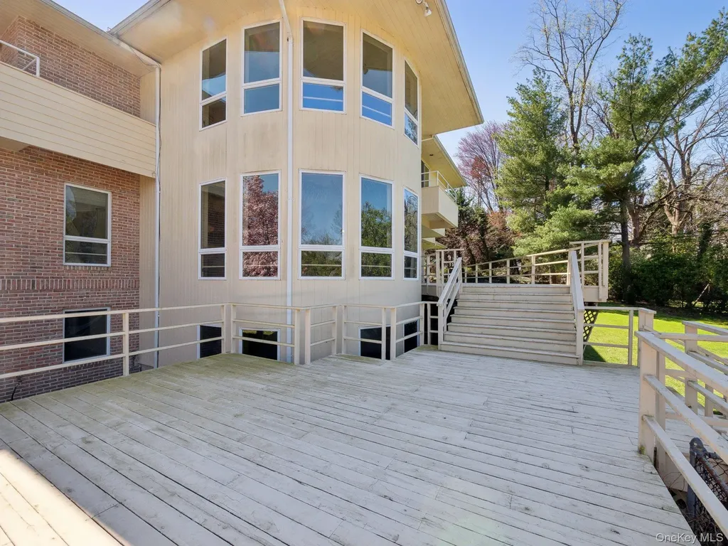 110A Windsor Gate Great Neck NY 11020