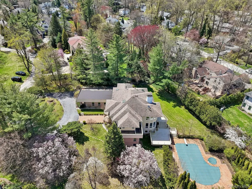 110A Windsor Gate Great Neck NY 11020