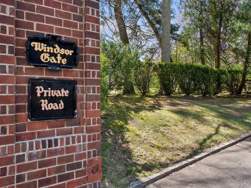110A Windsor Gate Great Neck NY 11020