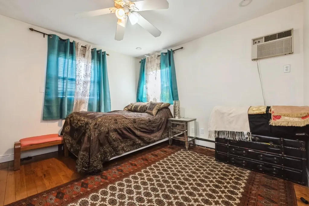 7 Bunker Lane Hicksville NY 11801