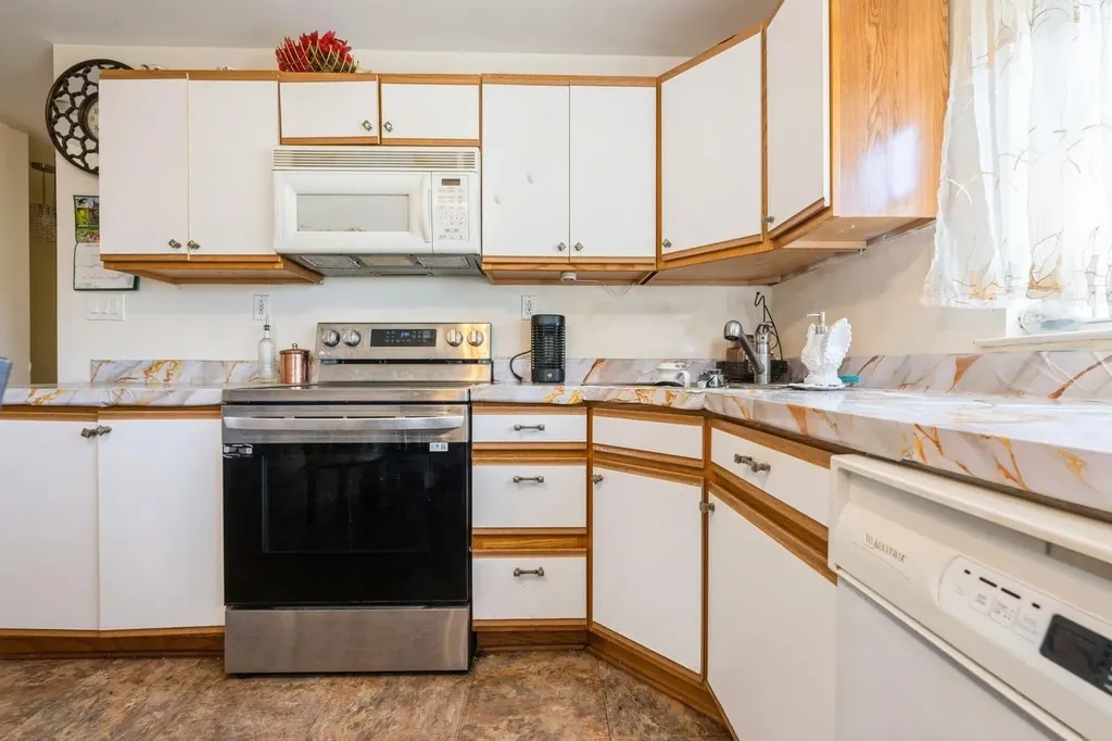 7 Bunker Lane Hicksville NY 11801