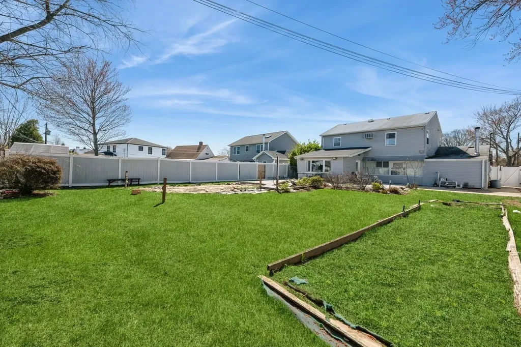 7 Bunker Lane Hicksville NY 11801