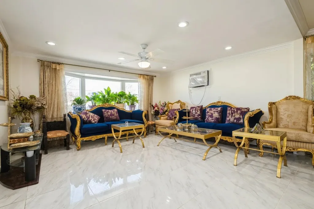 7 Bunker Lane Hicksville NY 11801
