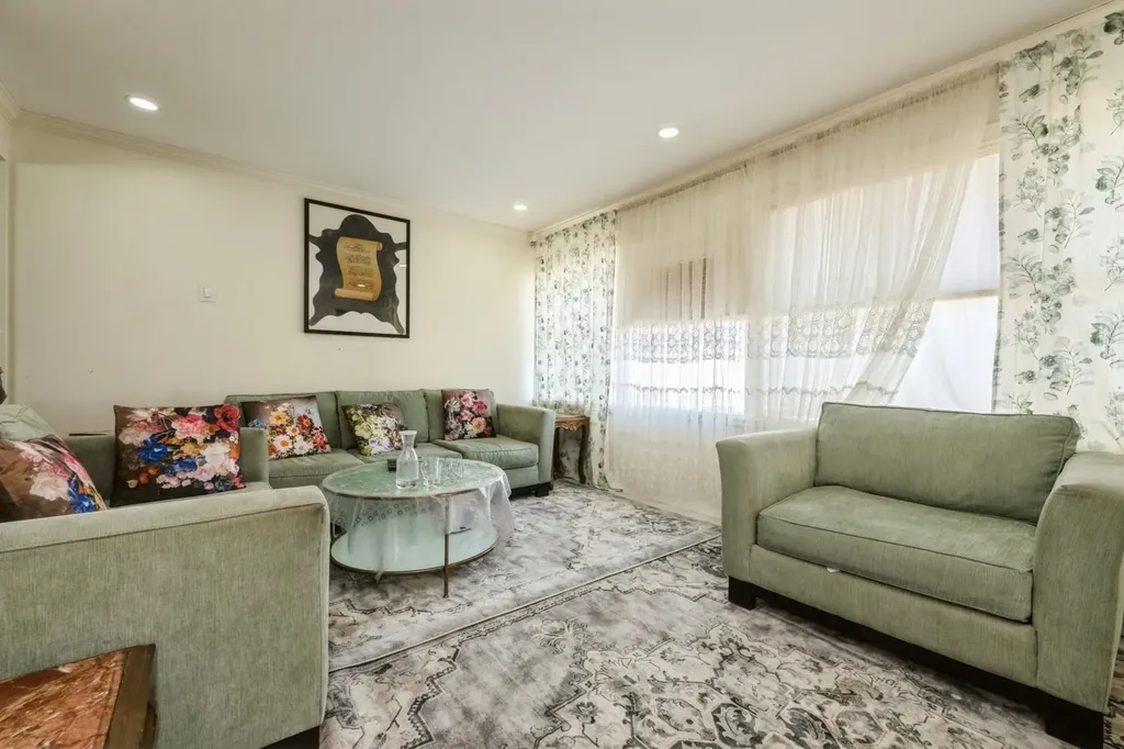 7 Bunker Lane Hicksville NY 11801