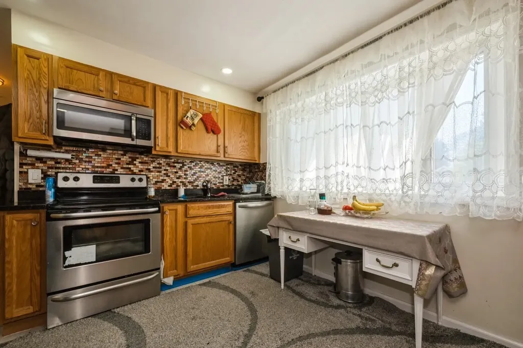 7 Bunker Lane Hicksville NY 11801