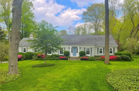 14 The Glen Matinecock NY 11560