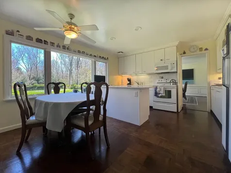 14 The Glen Matinecock NY 11560