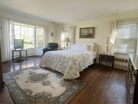 14 The Glen Matinecock NY 11560