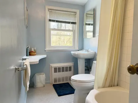 14 The Glen Matinecock NY 11560