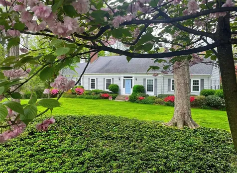 14 The Glen Matinecock NY 11560