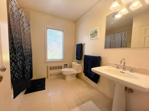 14 The Glen Matinecock NY 11560