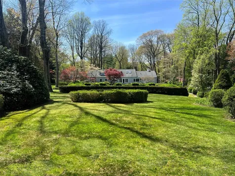 14 The Glen Matinecock NY 11560