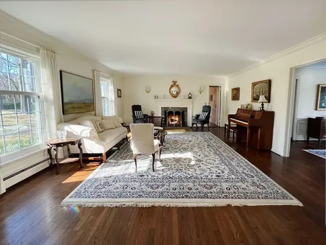 14 The Glen Matinecock NY 11560