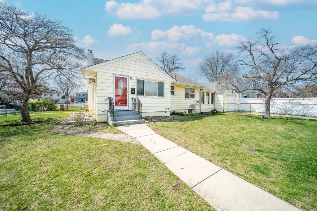 2 Ferndale Drive Oyster Bay NY 11801