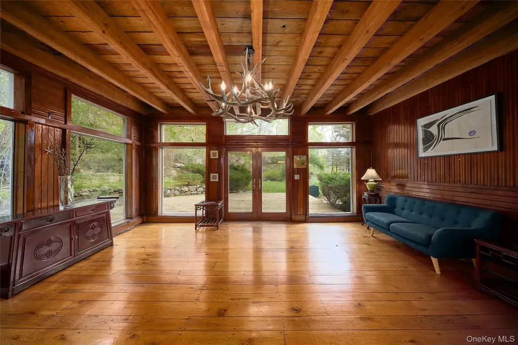 6 Stable Road Tuxedo Park NY 10987