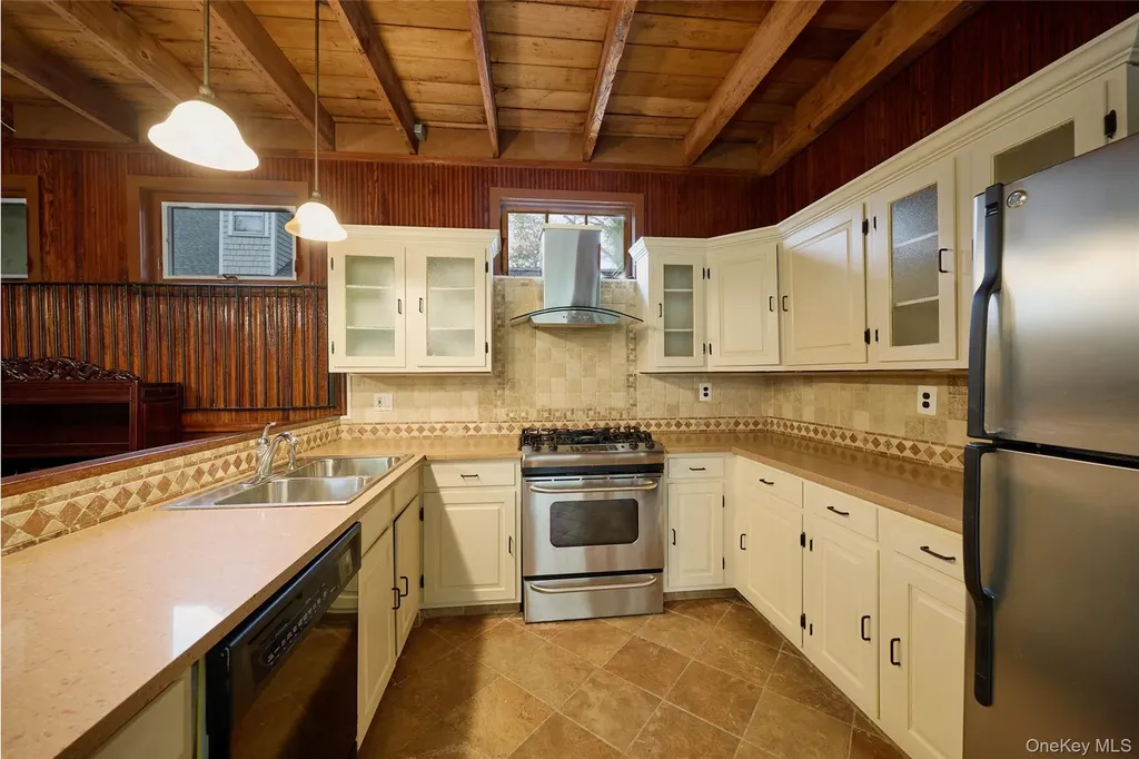 6 Stable Road Tuxedo Park NY 10987