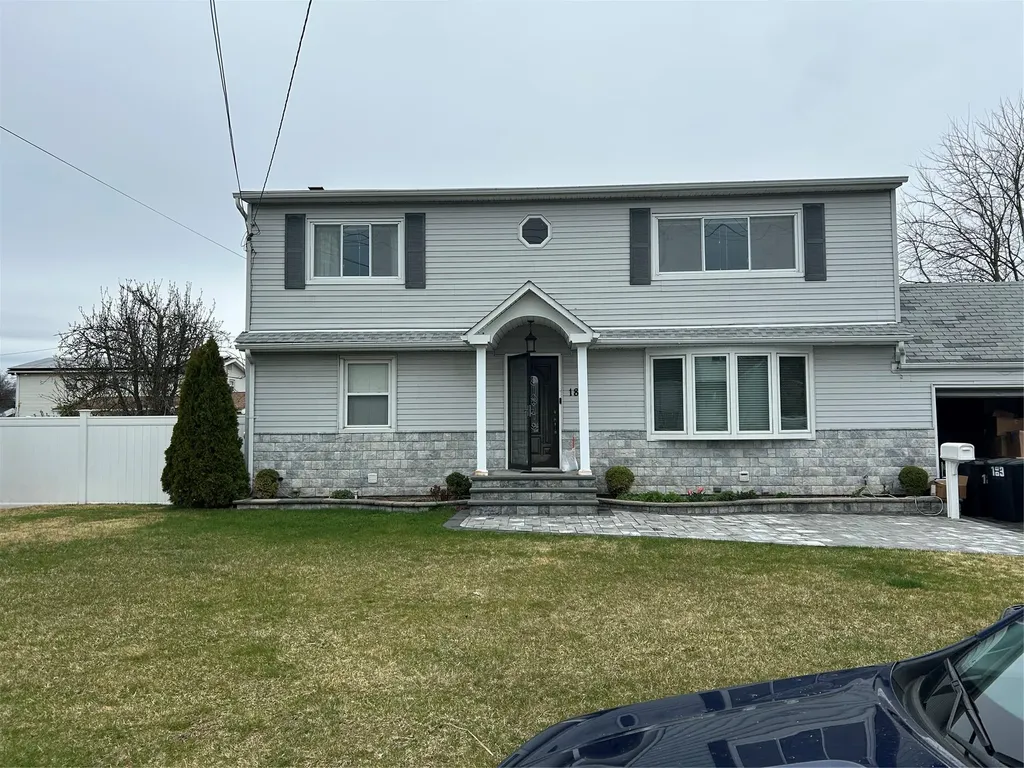 183 Seward Street West Babylon NY 11704