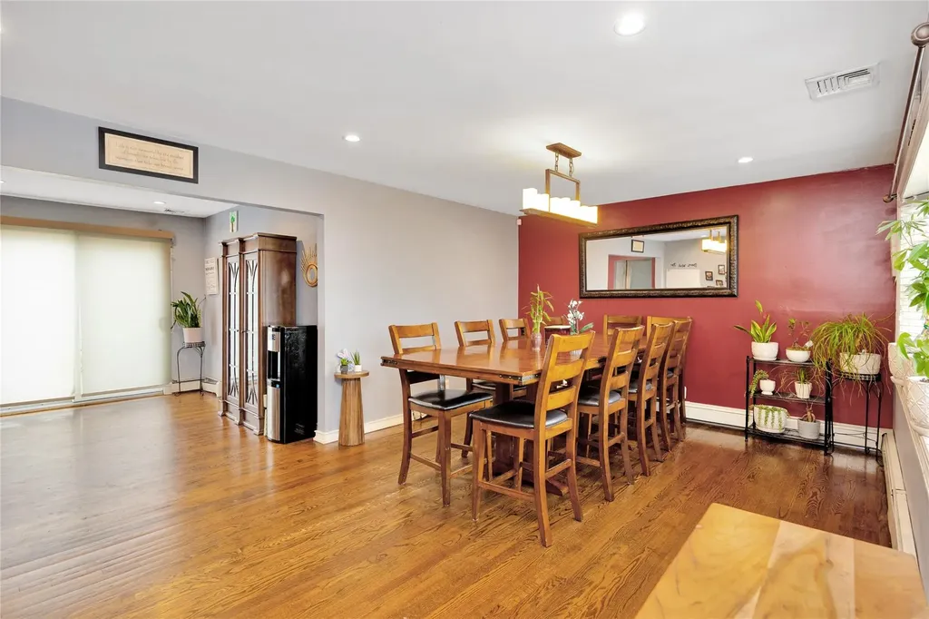 518 Farmranch Road E Bethpage NY 11714