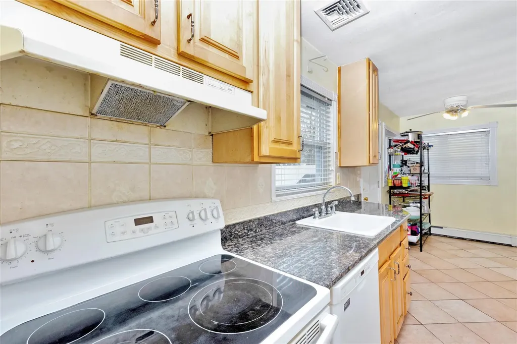 518 Farmranch Road E Bethpage NY 11714