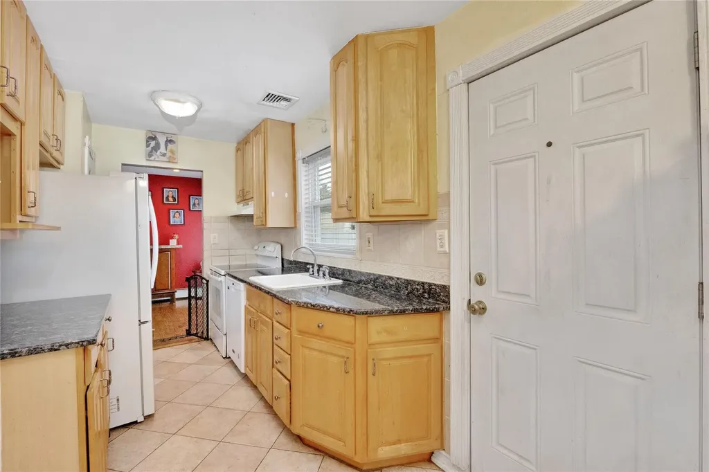 518 Farmranch Road E Bethpage NY 11714