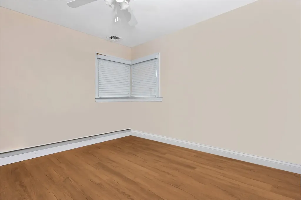 518 Farmranch Road E Bethpage NY 11714