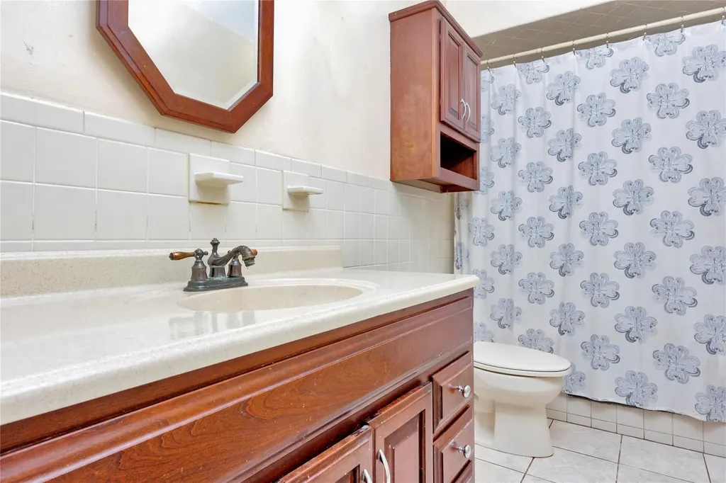 518 Farmranch Road E Bethpage NY 11714