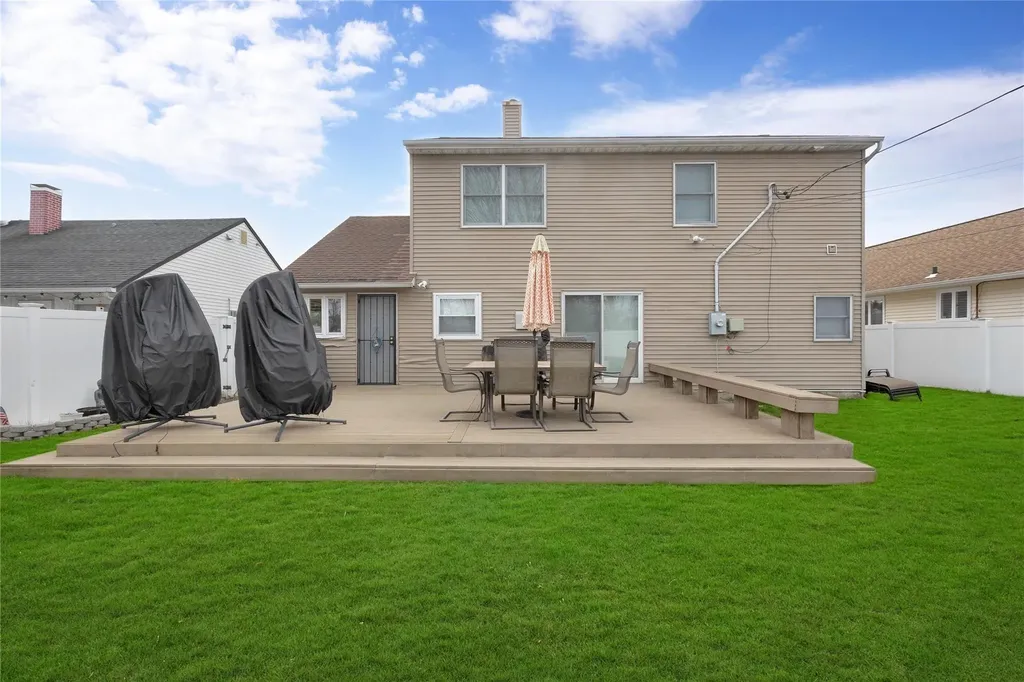 518 Farmranch Road E Bethpage NY 11714