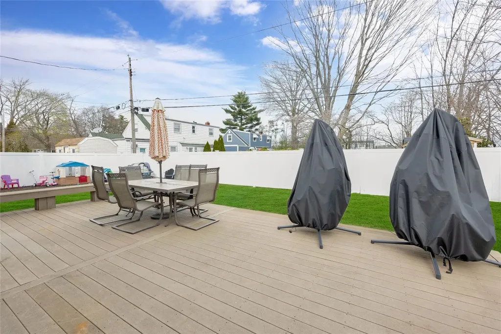 518 Farmranch Road E Bethpage NY 11714