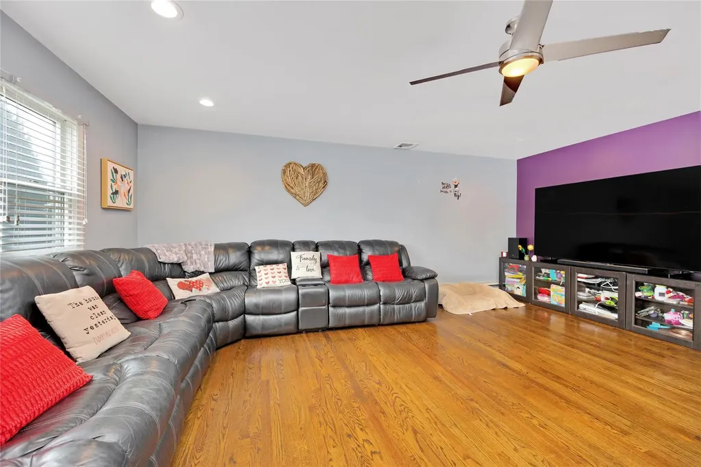 518 Farmranch Road E Bethpage NY 11714