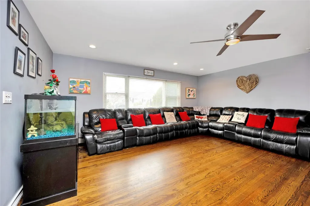 518 Farmranch Road E Bethpage NY 11714