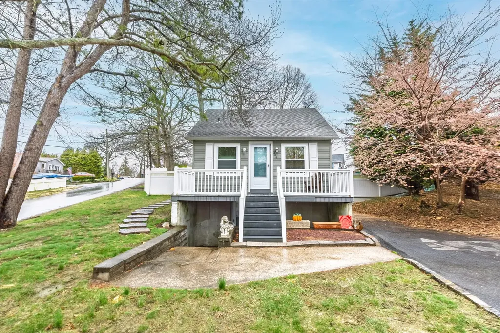 409 Locust Drive Rocky Point NY 11778