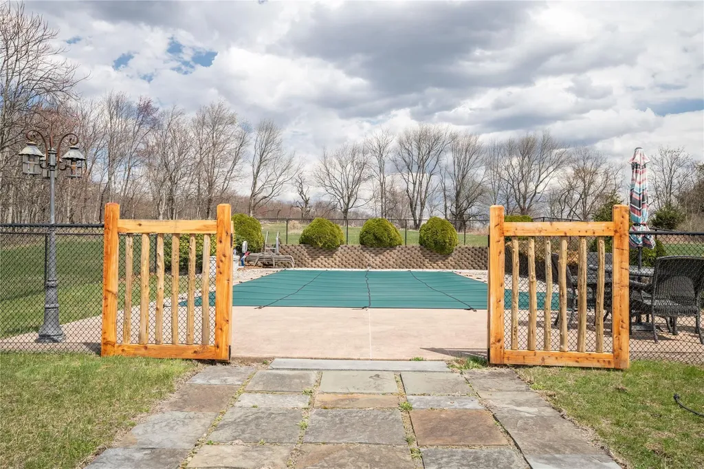 213 Dawn Drive Westtown NY 10998