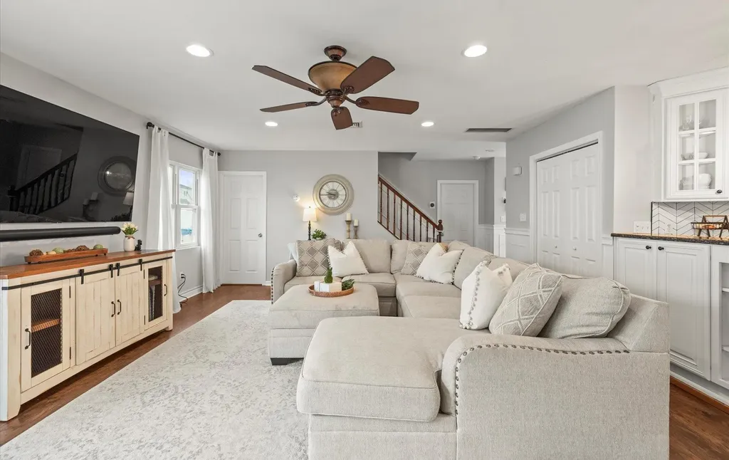 65 Howell Avenue Deer Park NY 11729