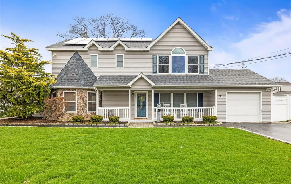 65 Howell Avenue Deer Park NY 11729