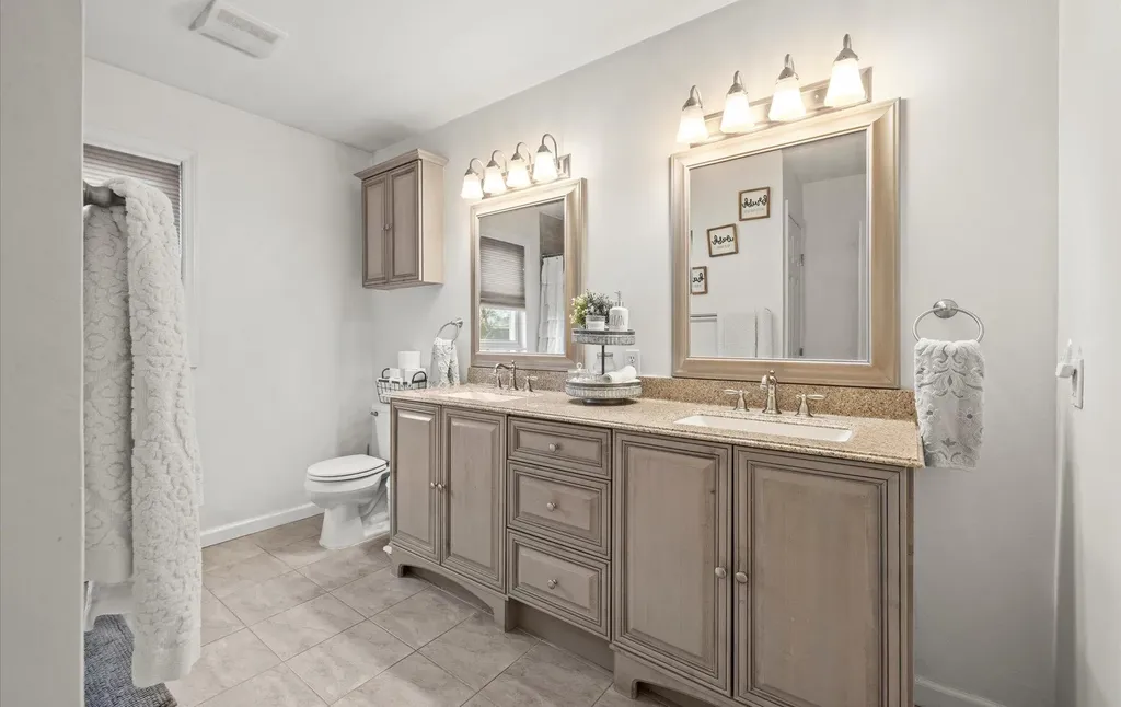65 Howell Avenue Deer Park NY 11729