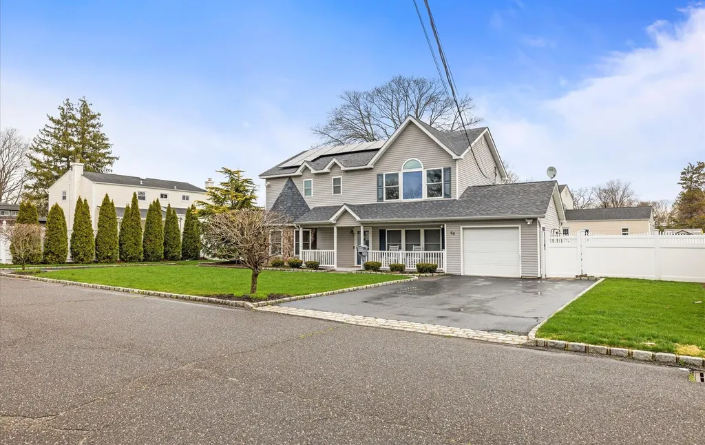 65 Howell Avenue Deer Park NY 11729