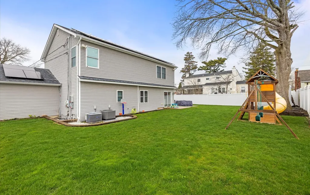 65 Howell Avenue Deer Park NY 11729