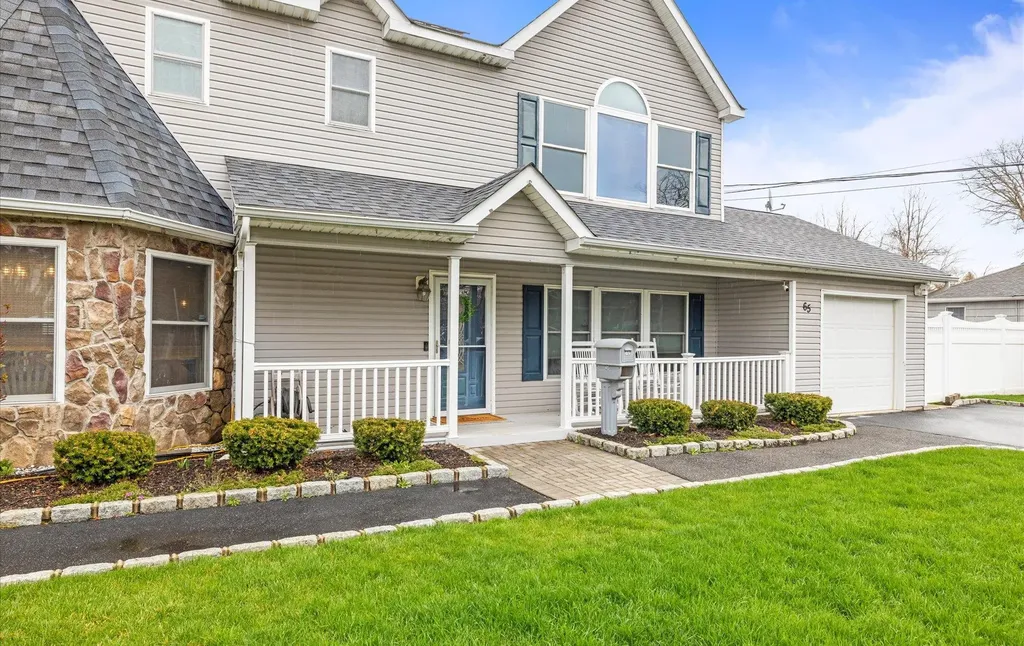 65 Howell Avenue Deer Park NY 11729