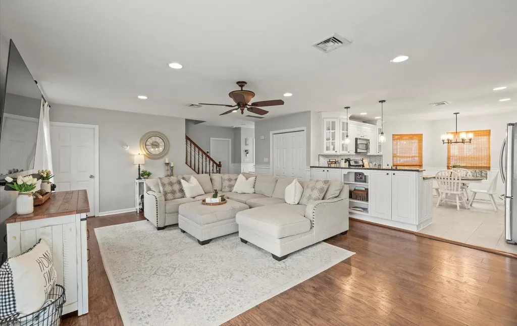65 Howell Avenue Deer Park NY 11729