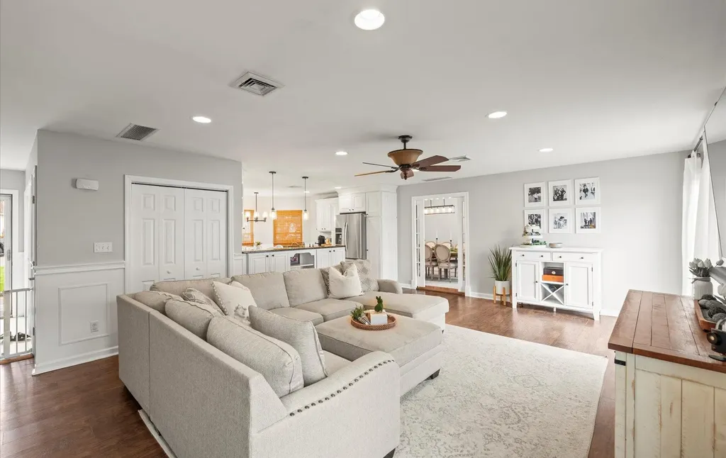 65 Howell Avenue Deer Park NY 11729