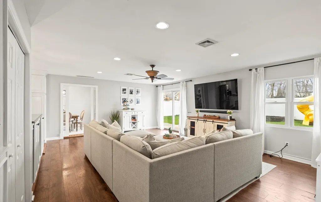 65 Howell Avenue Deer Park NY 11729