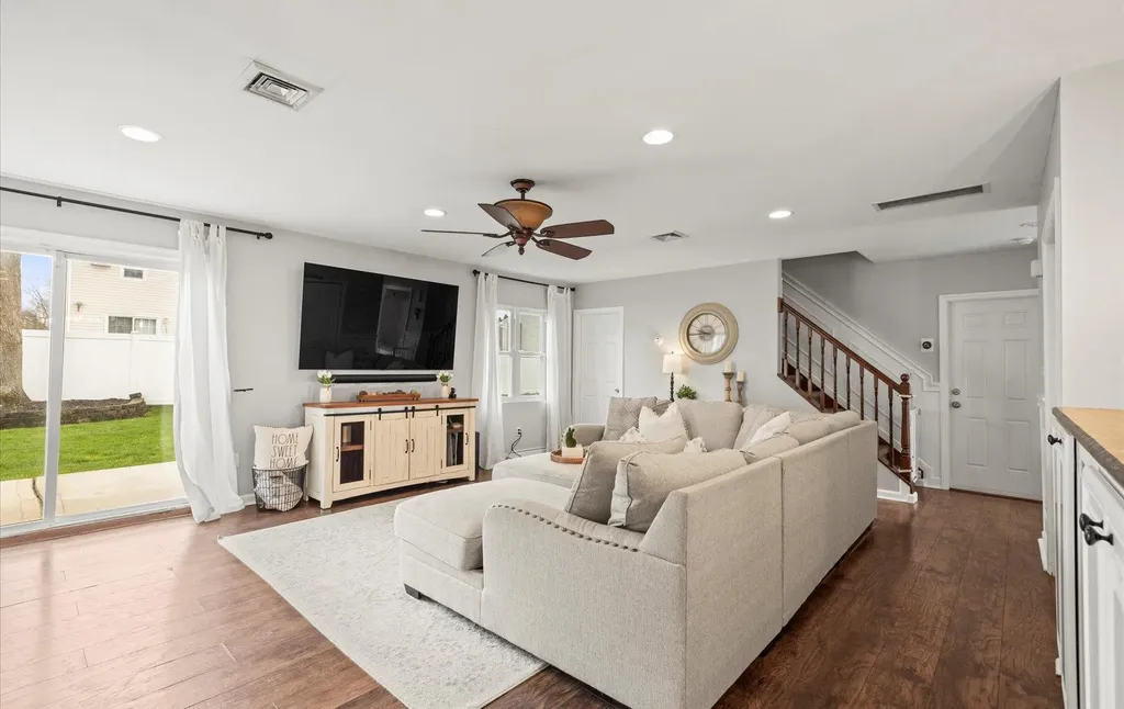 65 Howell Avenue Deer Park NY 11729