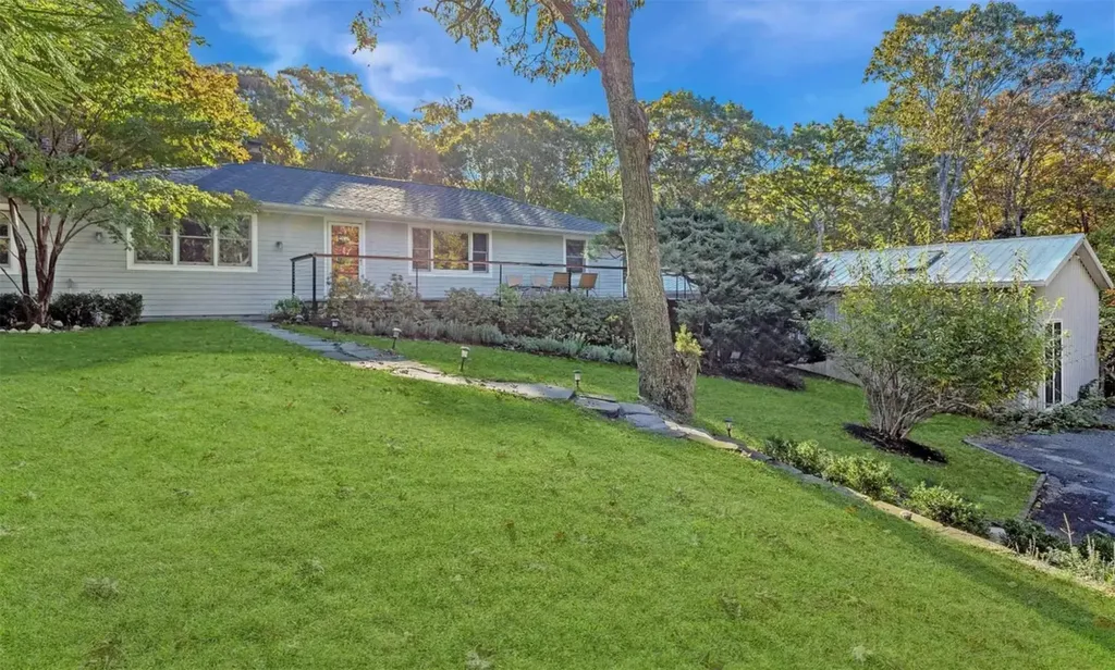 2 Captains Walk East Hampton NY 11937