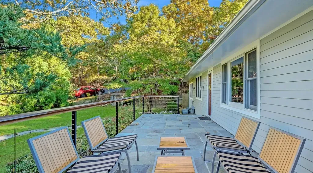 2 Captains Walk East Hampton NY 11937